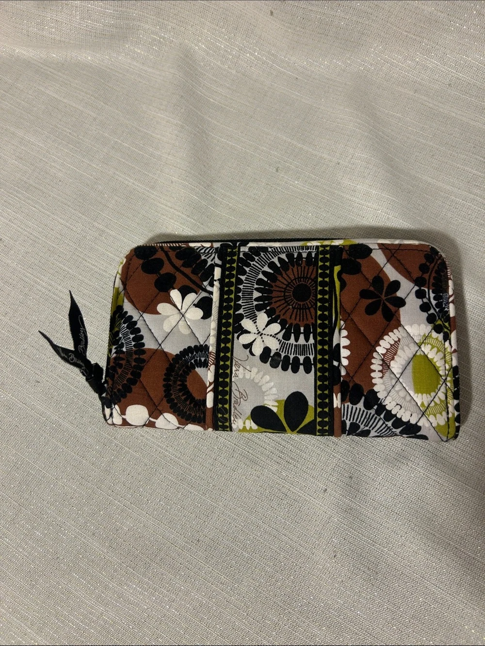 Vera Bradley Zip-Around Wallet – Excellent Like-New Condition